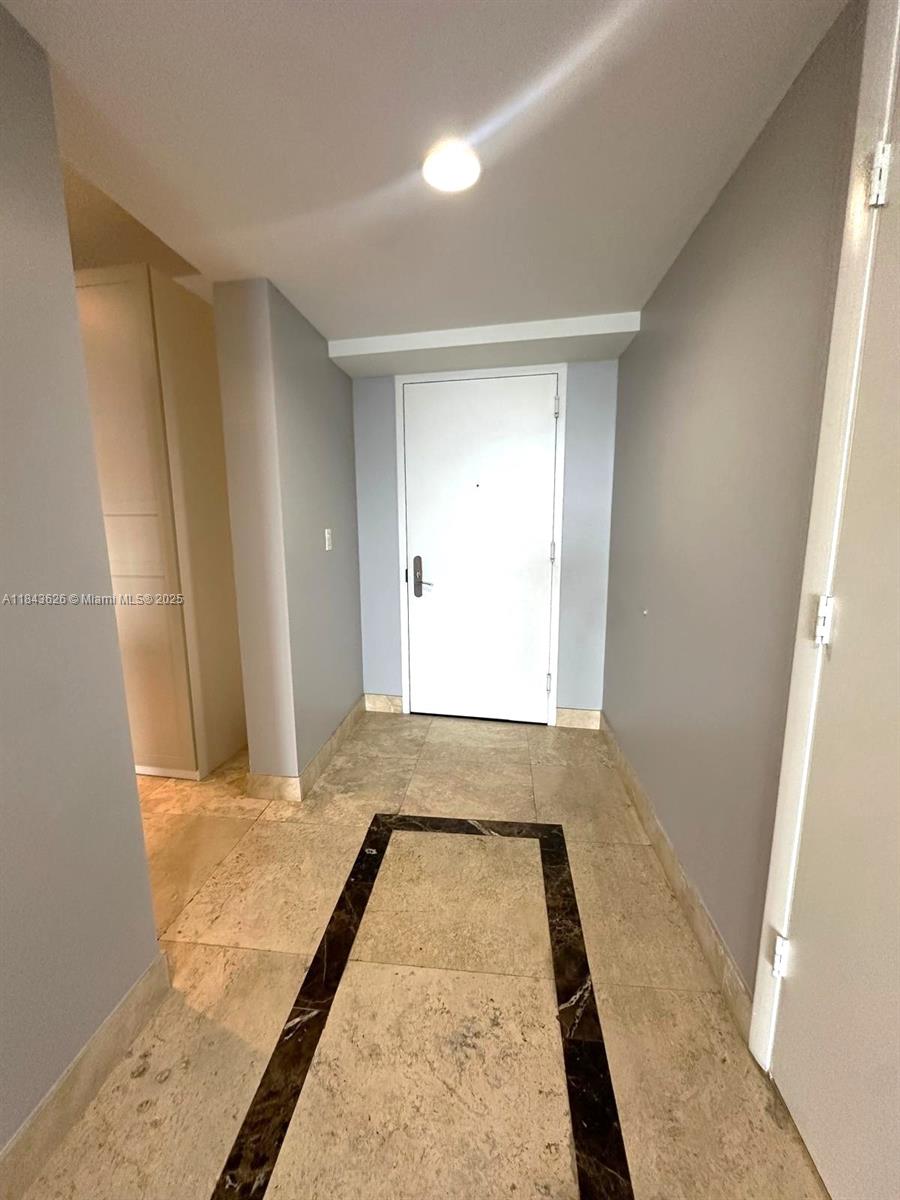 Ver detalles 3707 3 / 3 1571 sq. ft. $ 2025-07-19 0 foto