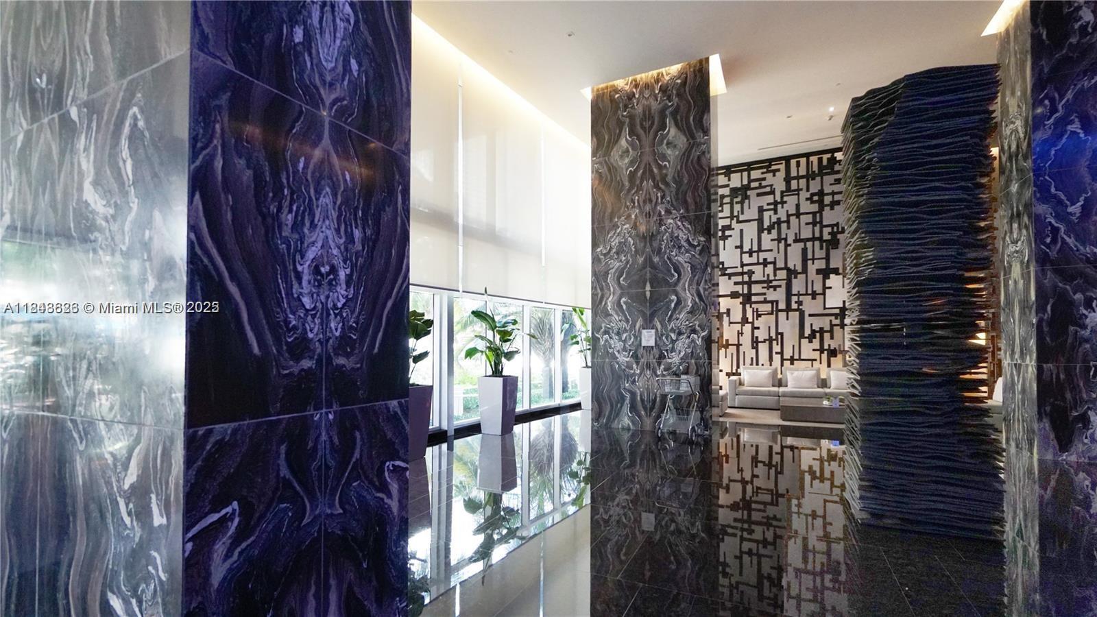 Ver detalles 3707 3 / 3 1571 sq. ft. $ 2025-07-19 0 foto