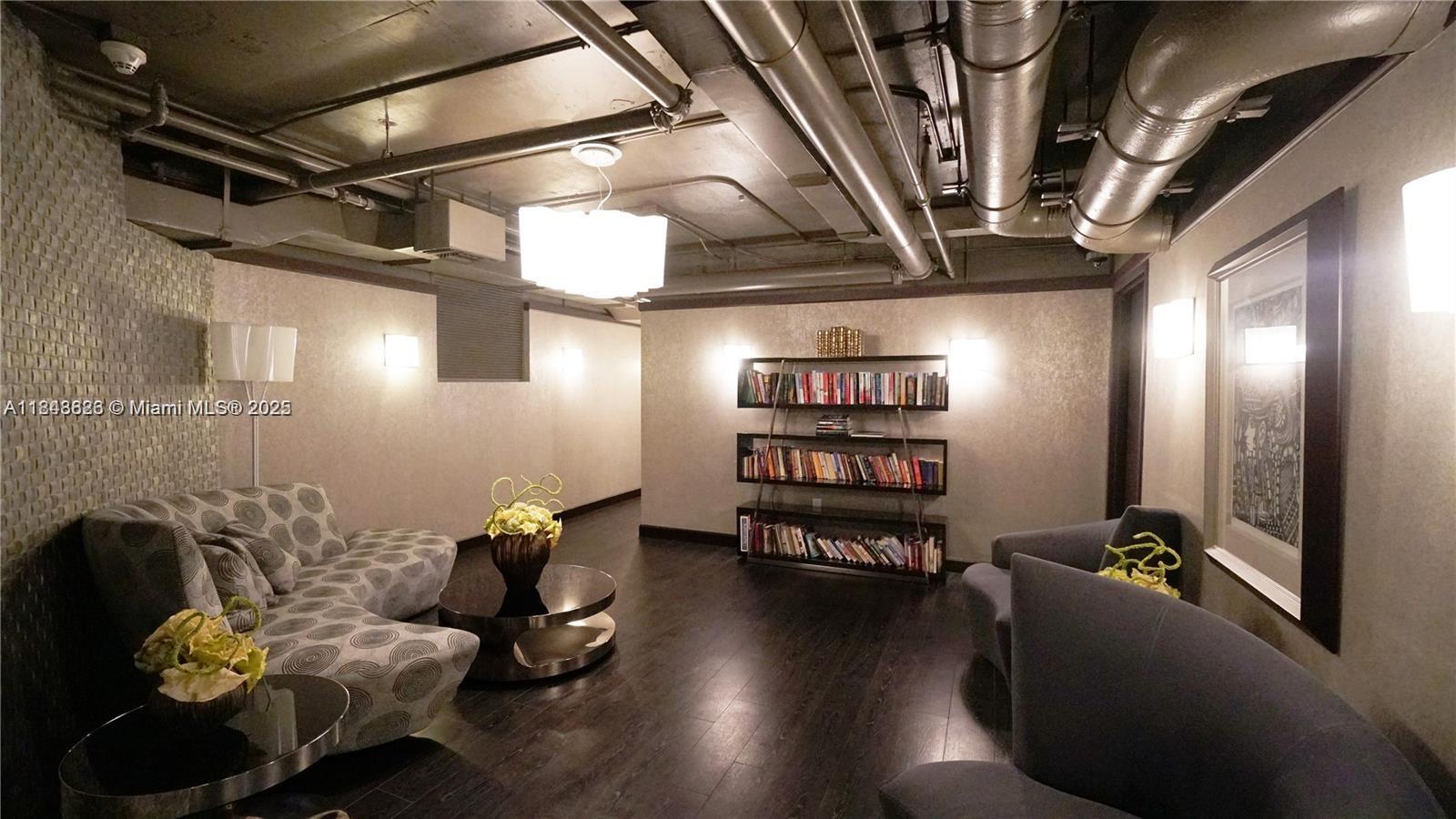 Ver detalles 3707 3 / 3 1571 sq. ft. $ 2025-07-19 0 foto