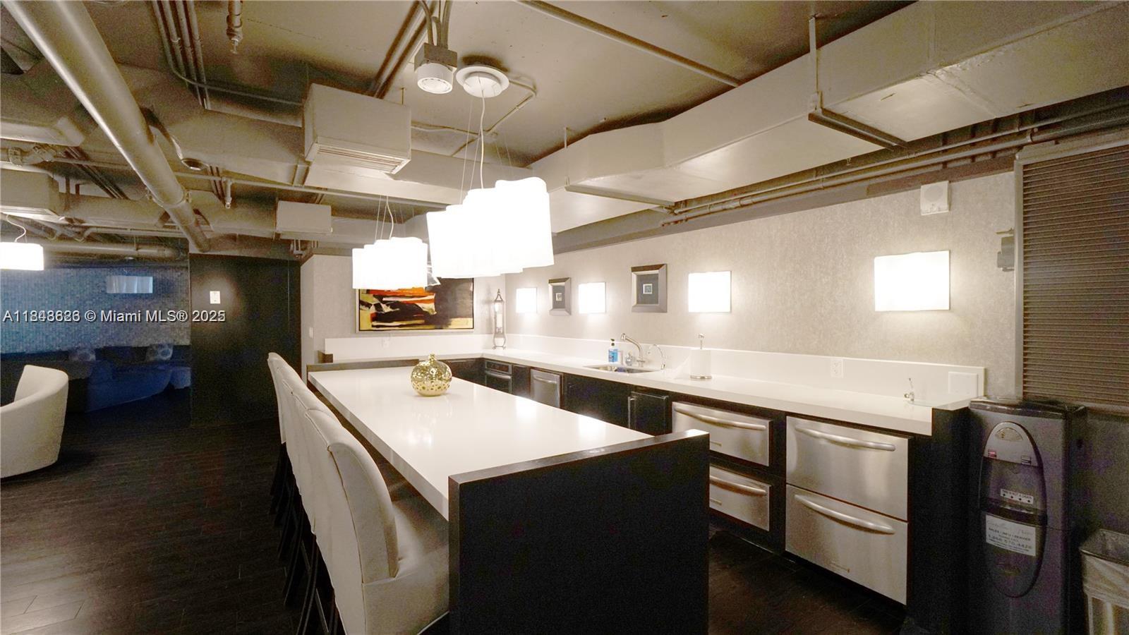 Ver detalles 3707 3 / 3 1571 sq. ft. $ 2025-07-19 0 foto