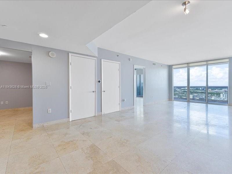 See details 3707 3 / 3 1571 sq. ft. $ 2025-07-19 0 Photo