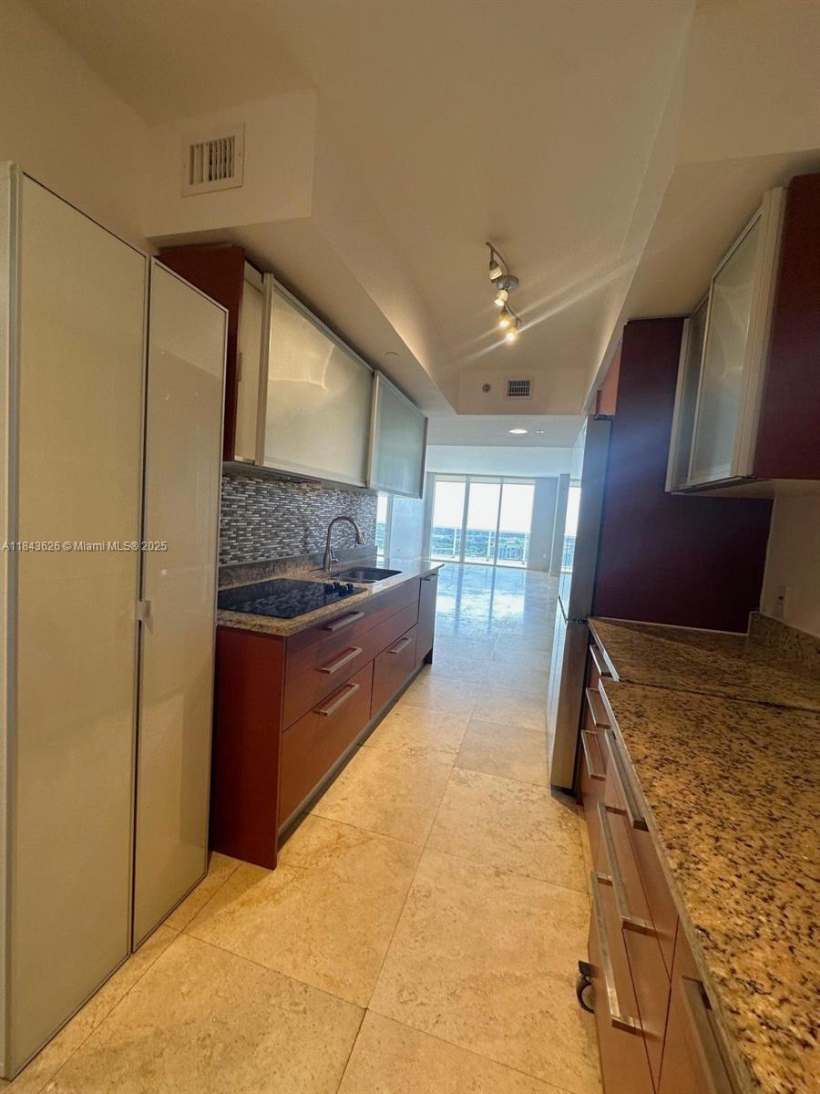 Ver detalles 3707 3 / 3 1571 sq. ft. $ 2025-07-19 0 foto