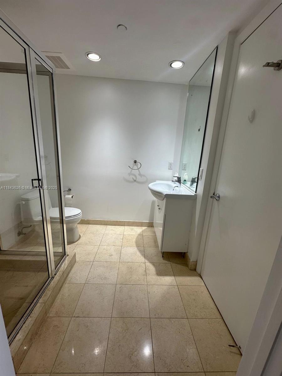 Ver detalles 3707 3 / 3 1571 sq. ft. $ 2025-07-19 0 foto