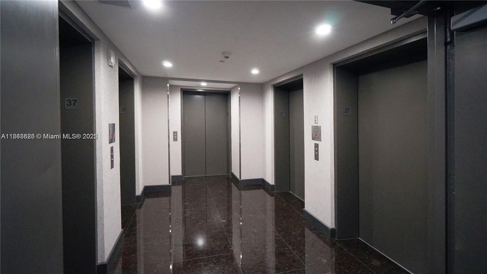 Ver detalles 3707 3 / 3 1571 sq. ft. $ 2025-07-19 0 foto