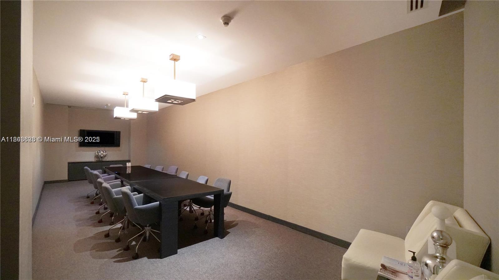 Ver detalles 3707 3 / 3 1571 sq. ft. $ 2025-07-19 0 foto