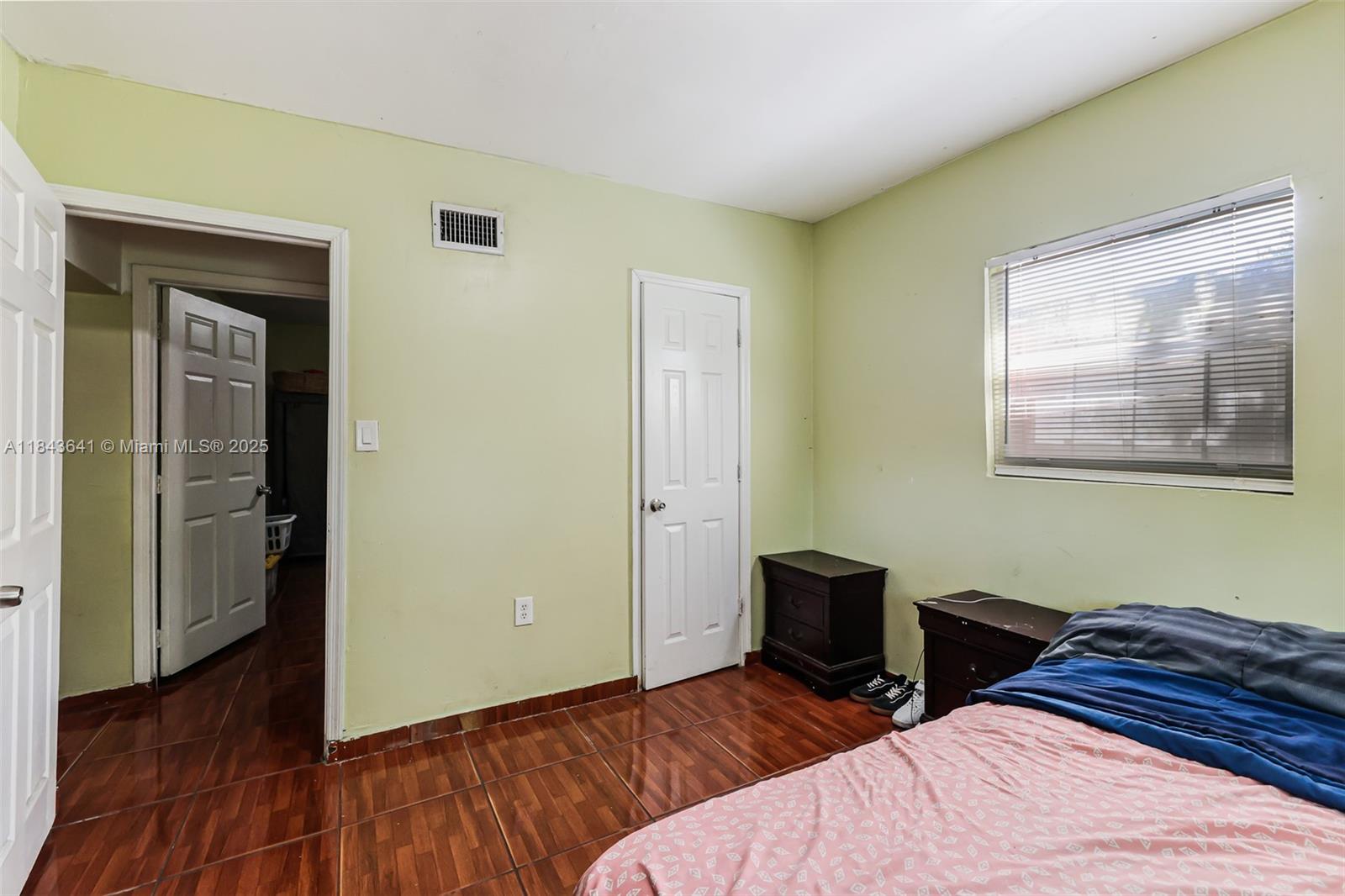 See details / 1789 sq. ft. $ 2025-07-19 0 Photo