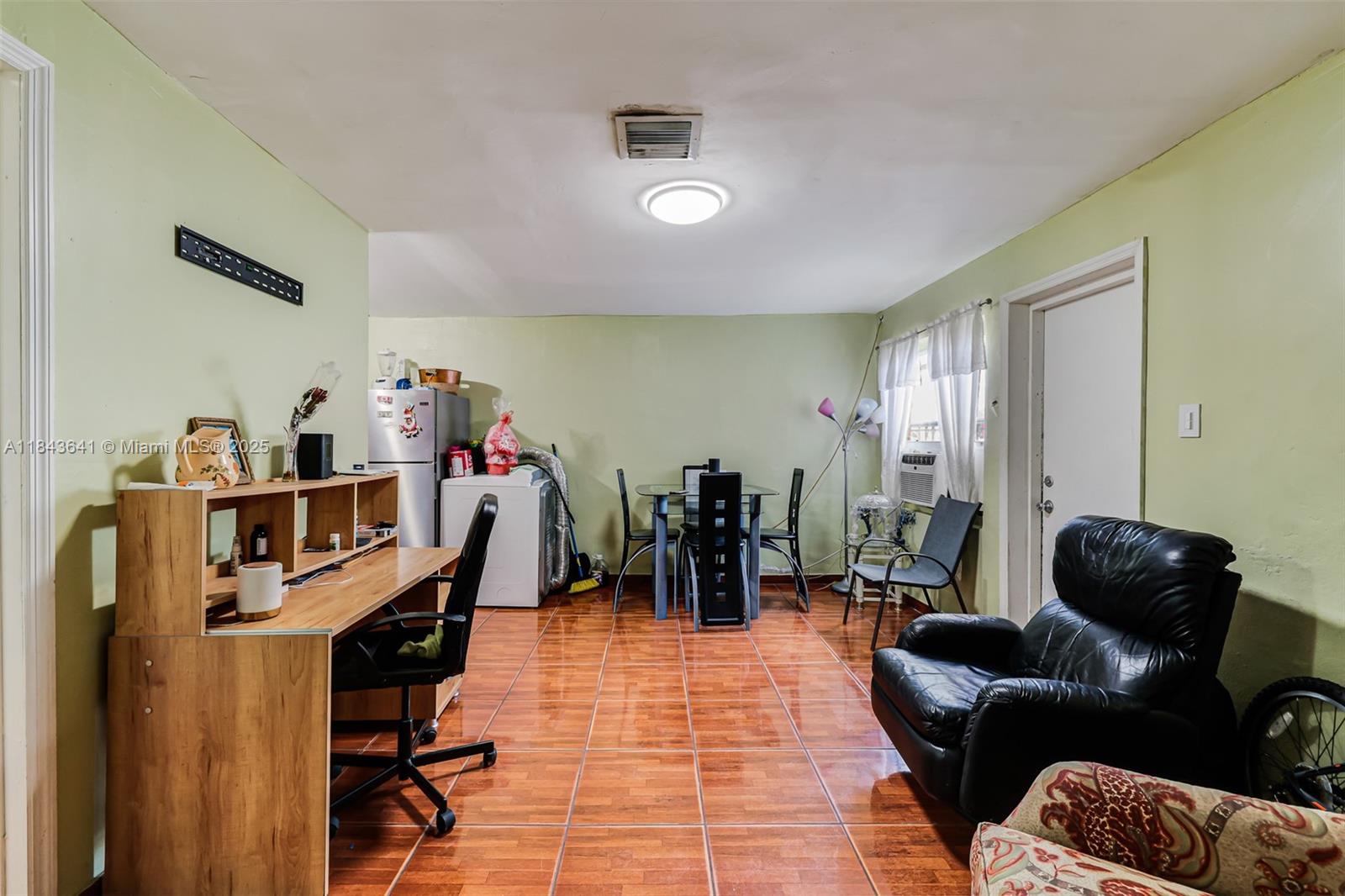 See details / 1789 sq. ft. $ 2025-07-19 0 Photo