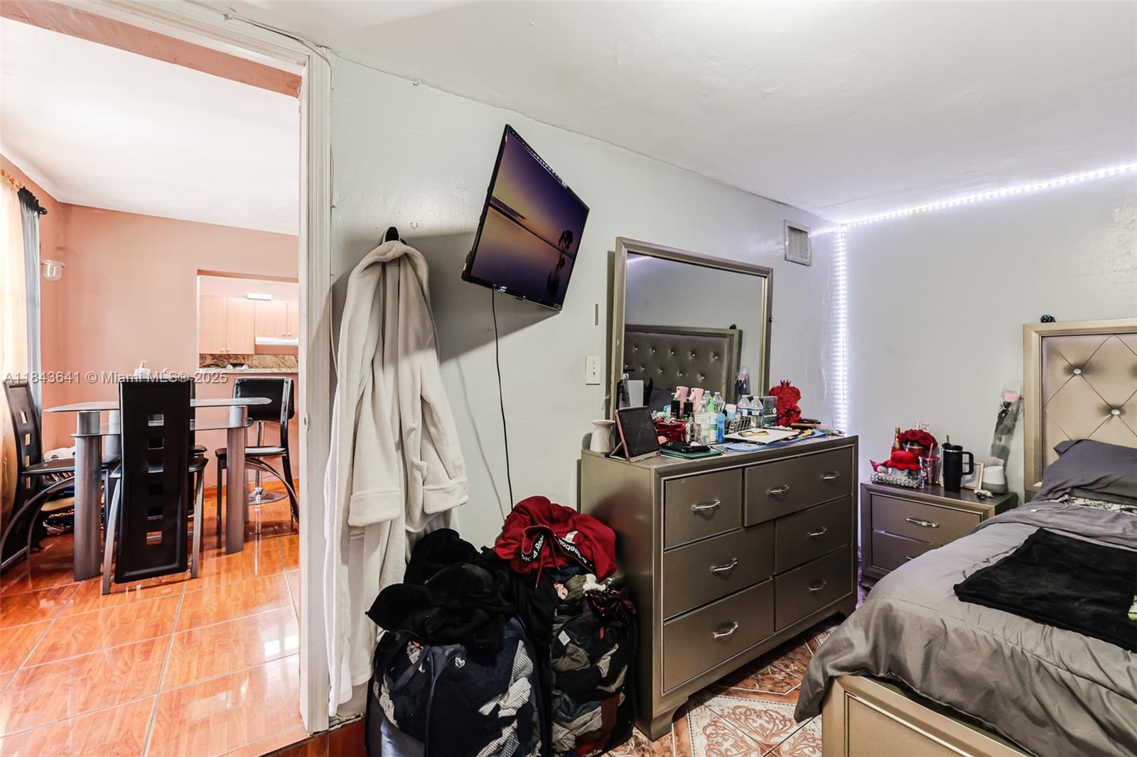 See details / 1789 sq. ft. $ 2025-07-19 0 Photo