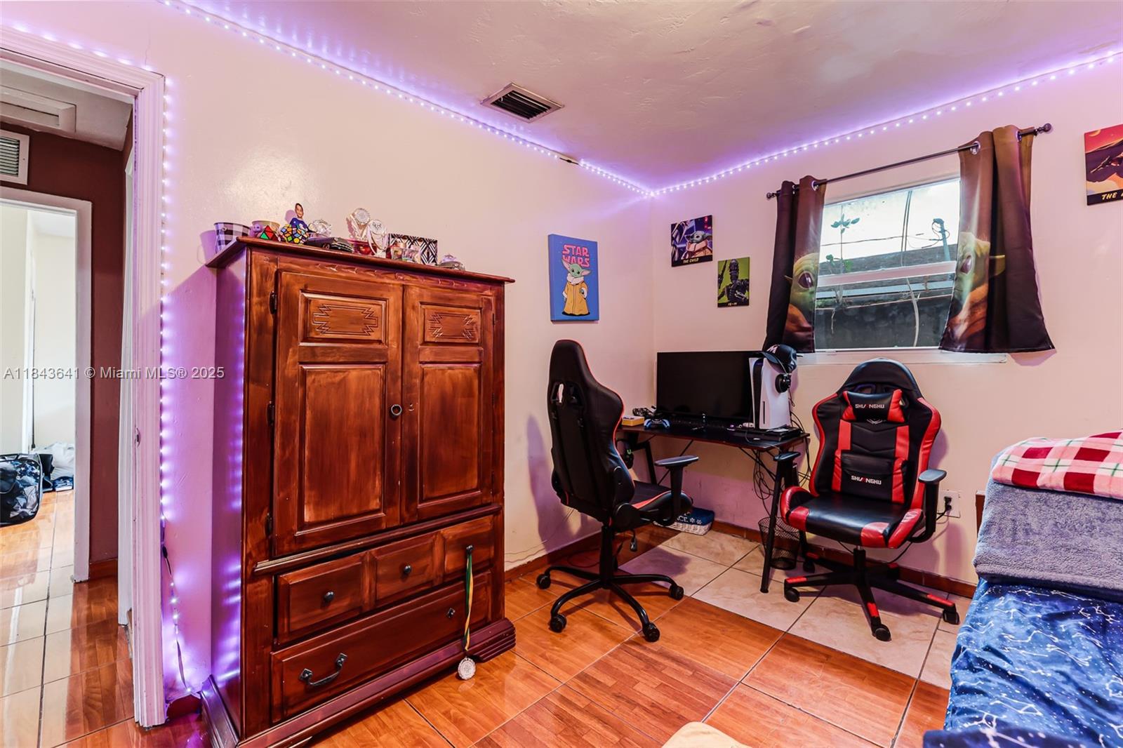 See details / 1789 sq. ft. $ 2025-07-19 0 Photo