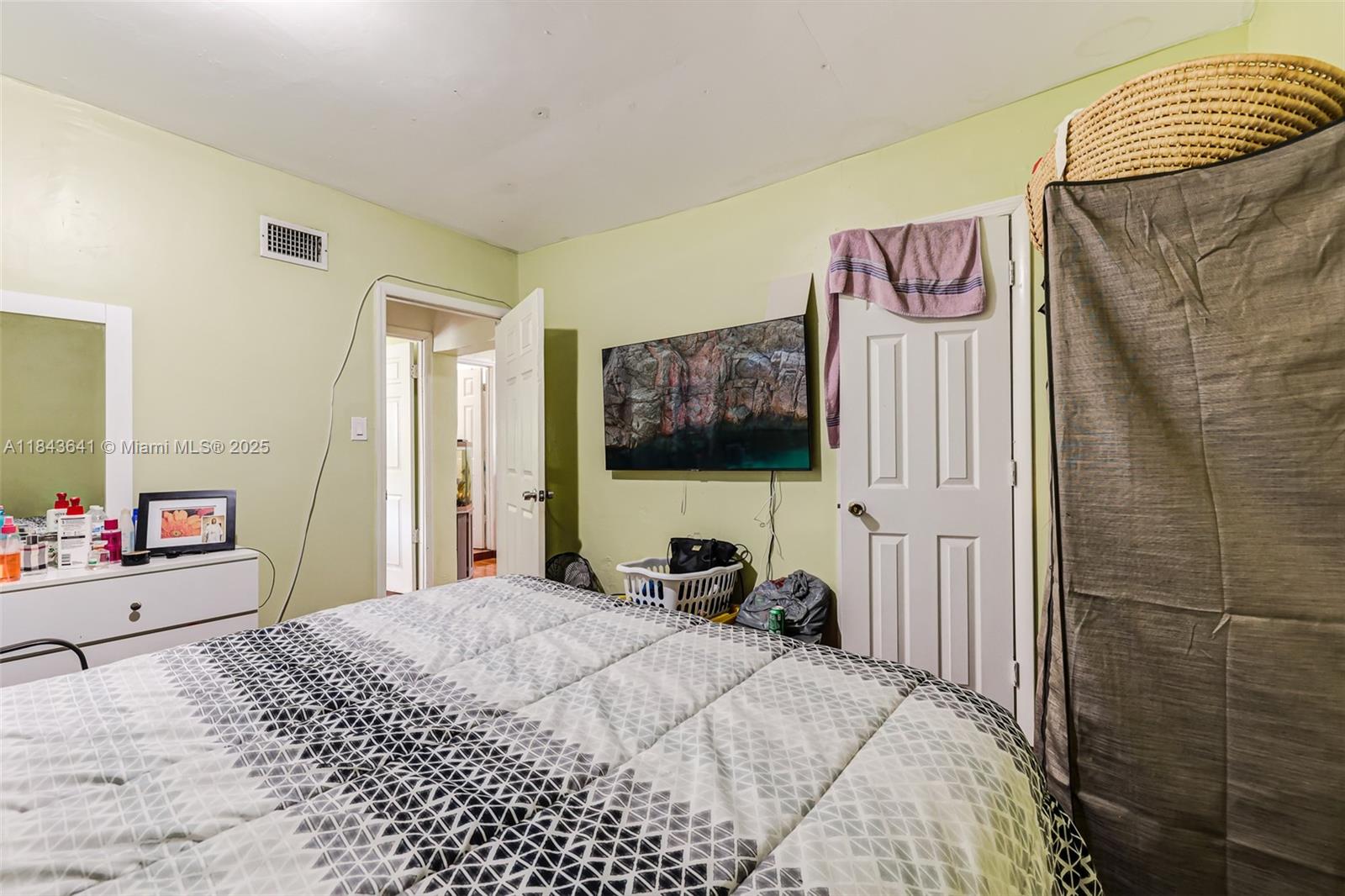 See details / 1789 sq. ft. $ 2025-07-19 0 Photo