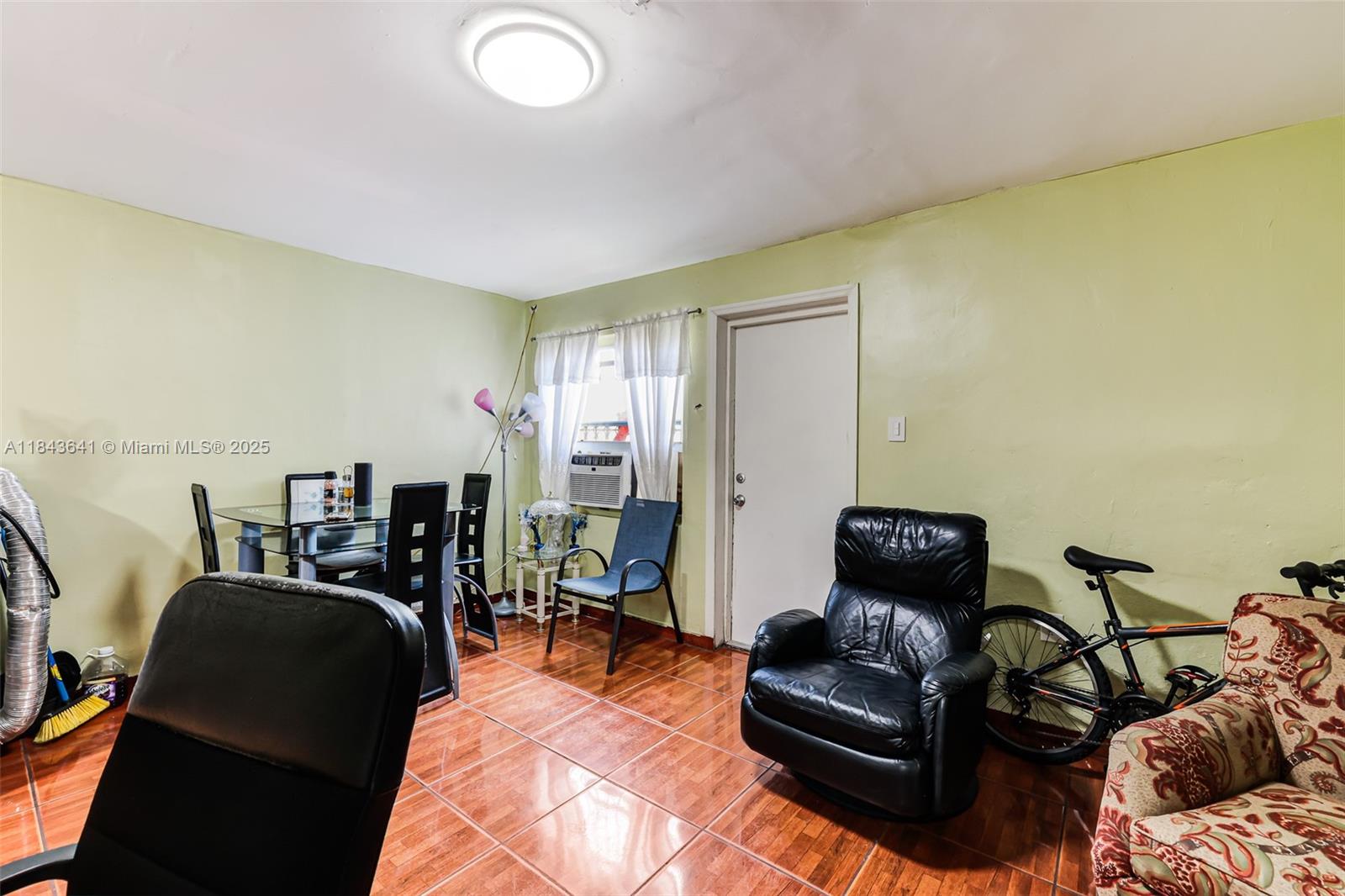 See details / 1789 sq. ft. $ 2025-07-19 0 Photo