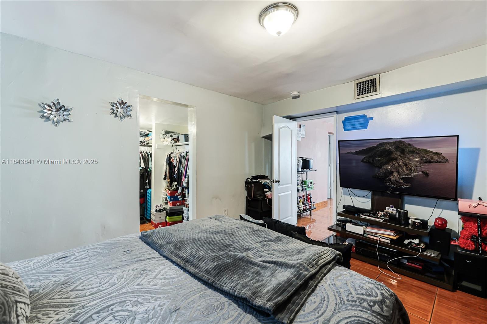 See details / 1789 sq. ft. $ 2025-07-19 0 Photo