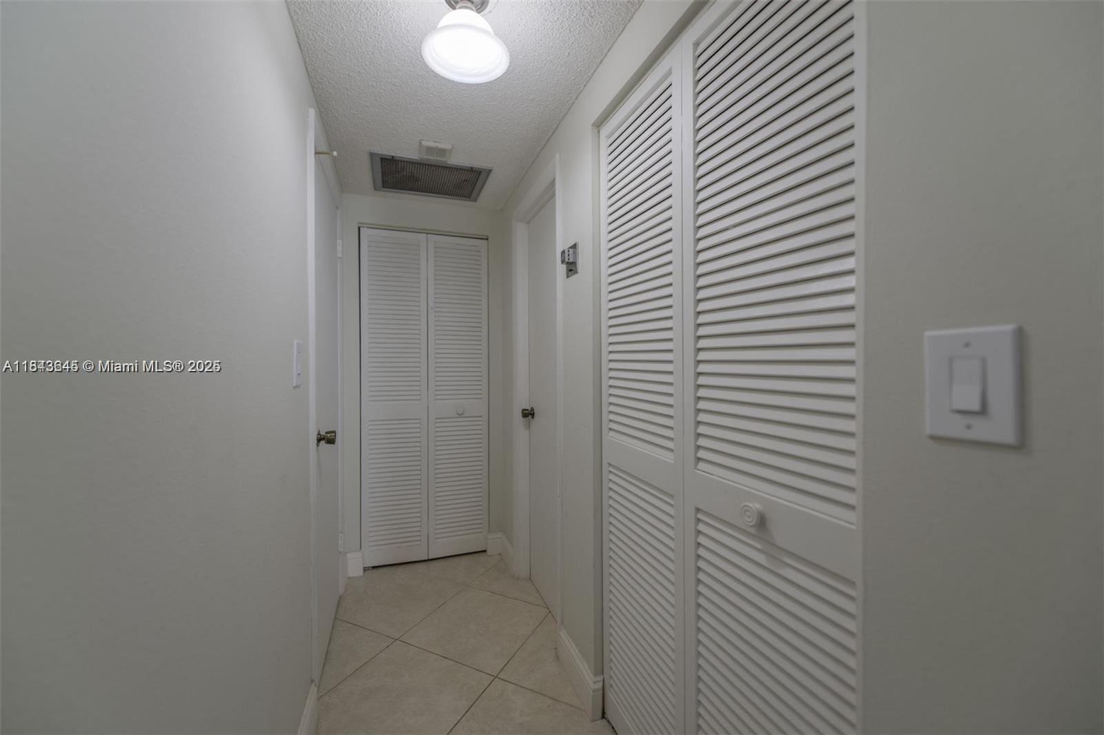 See details 11N 1 / 2 870 sq. ft. $ 2025-07-19 0 Photo