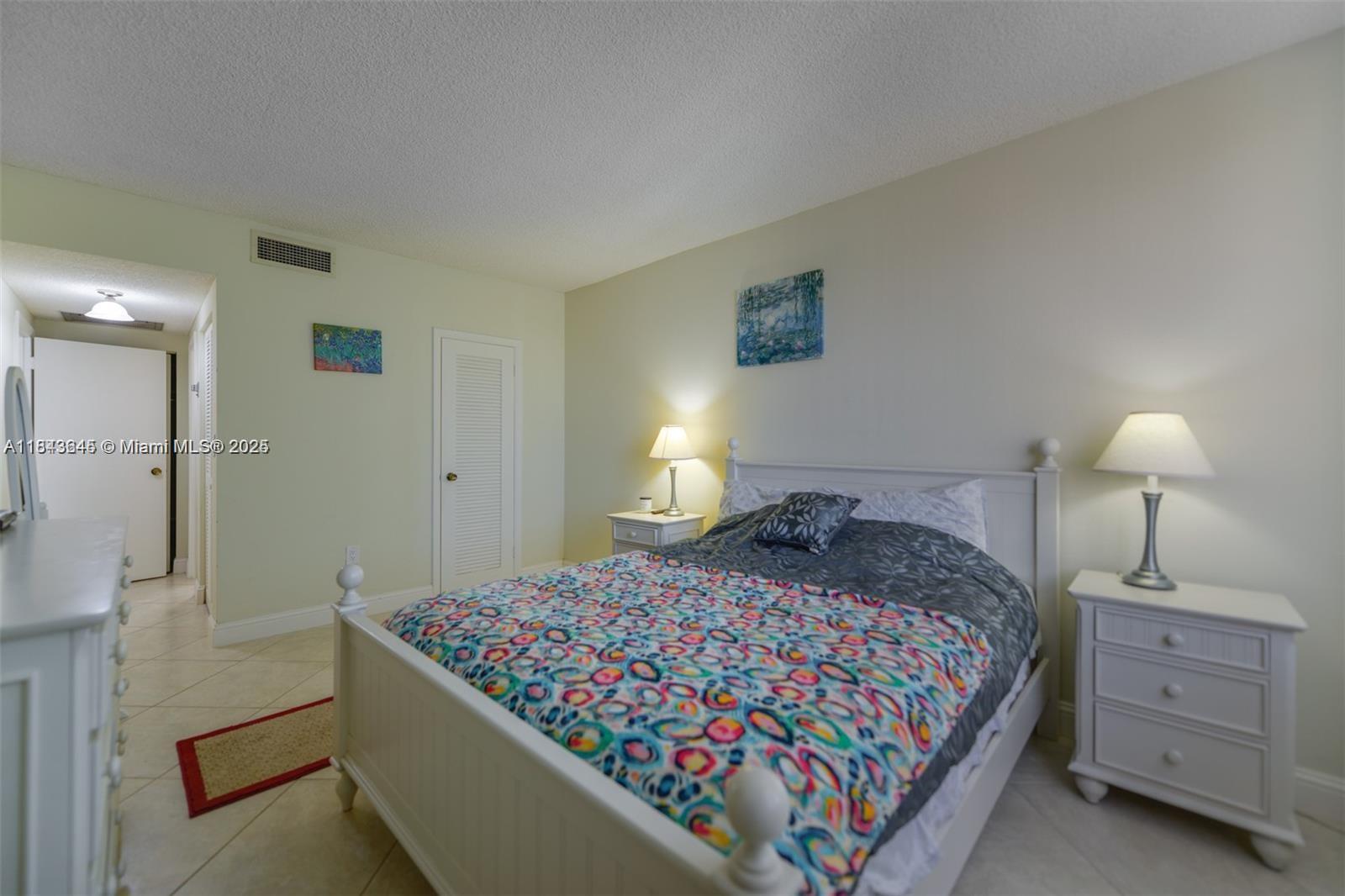 See details 11N 1 / 2 870 sq. ft. $ 2025-07-19 0 Photo