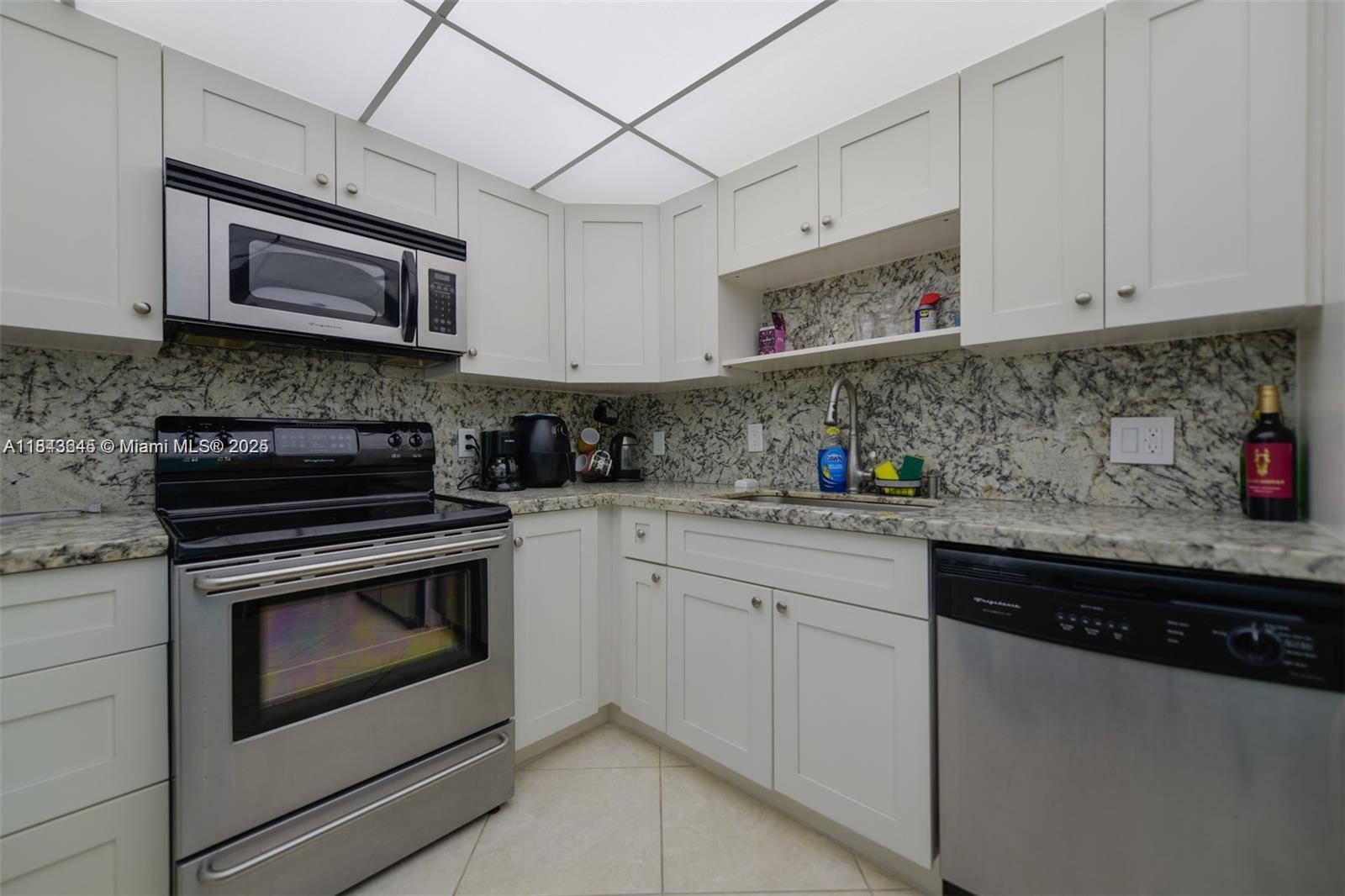 See details 11N 1 / 2 870 sq. ft. $ 2025-07-19 0 Photo