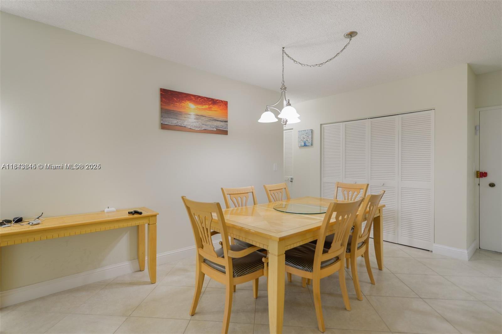 See details 11N 1 / 2 870 sq. ft. $ 2025-07-19 0 Photo