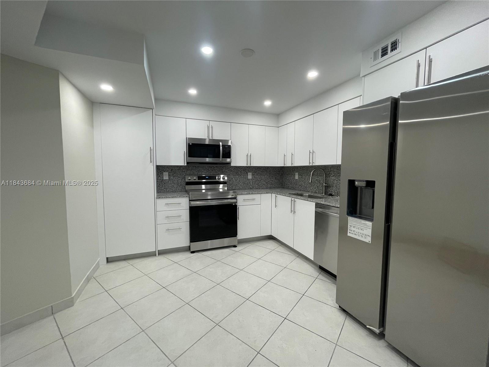 Photo of 3180 Ocean Dr #520, Hallandale Beach, Florida, 33009 -