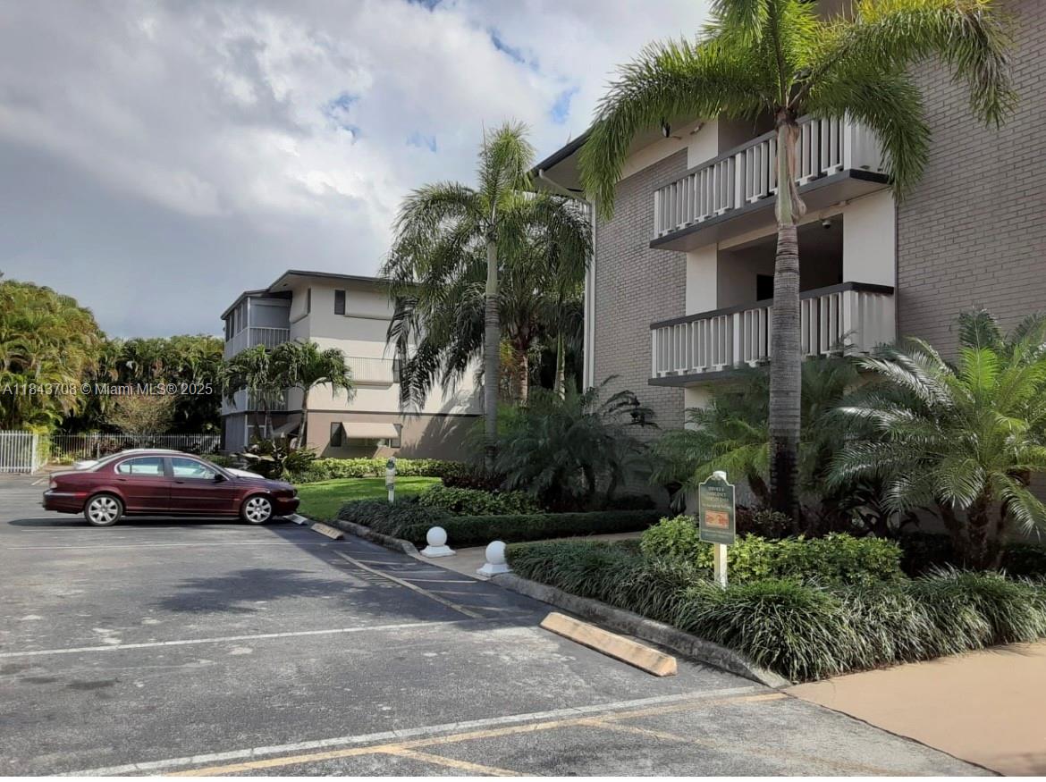 See details 209 1 / 2 775 sq. ft. $ 2025-07-20 0 Photo