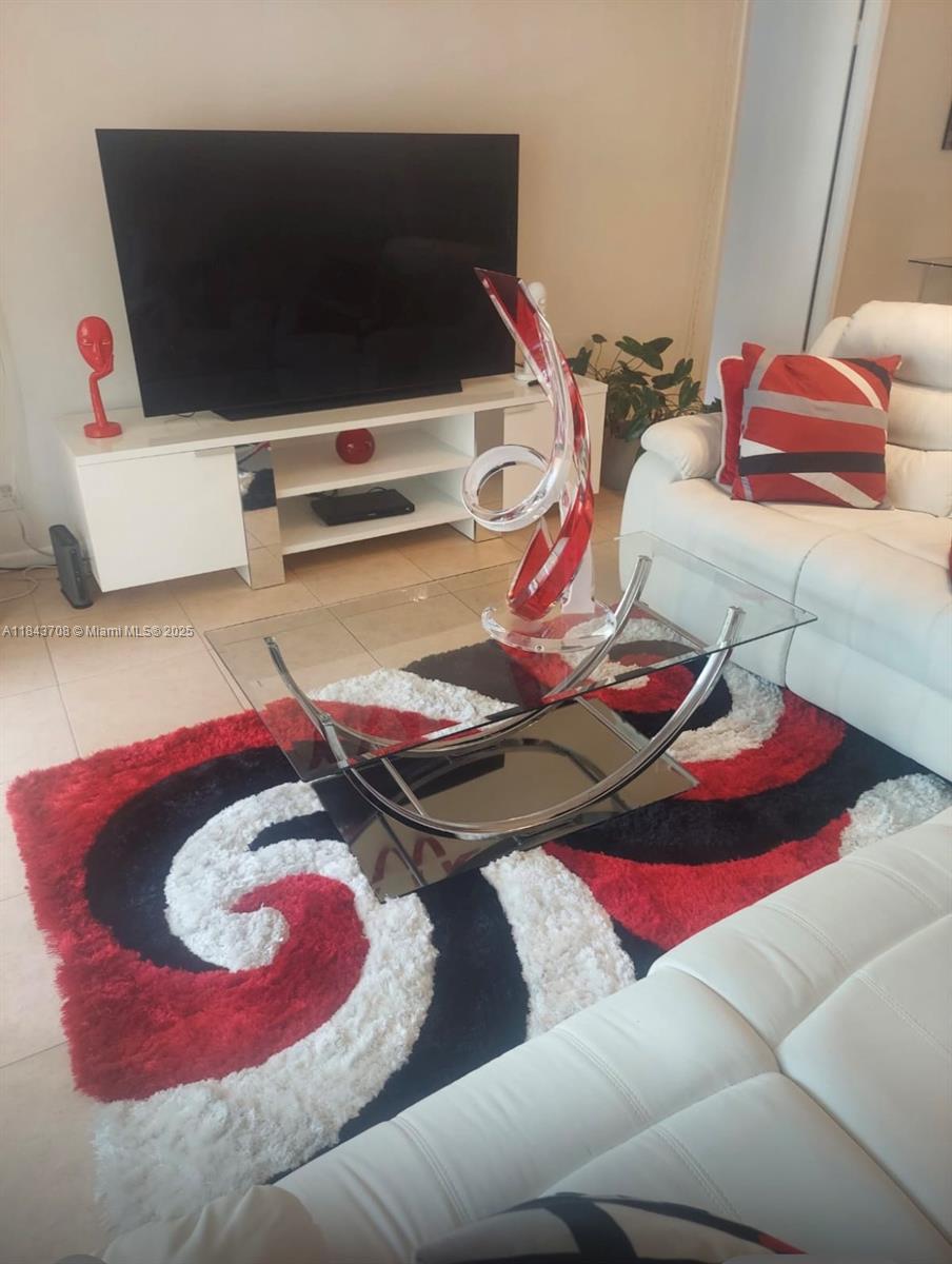 See details 209 1 / 2 775 sq. ft. $ 2025-07-20 0 Photo
