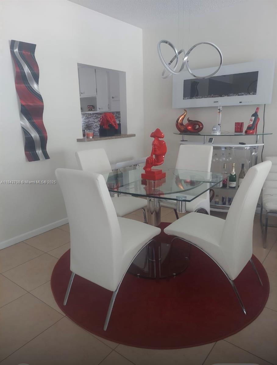 See details 209 1 / 2 775 sq. ft. $ 2025-07-20 0 Photo