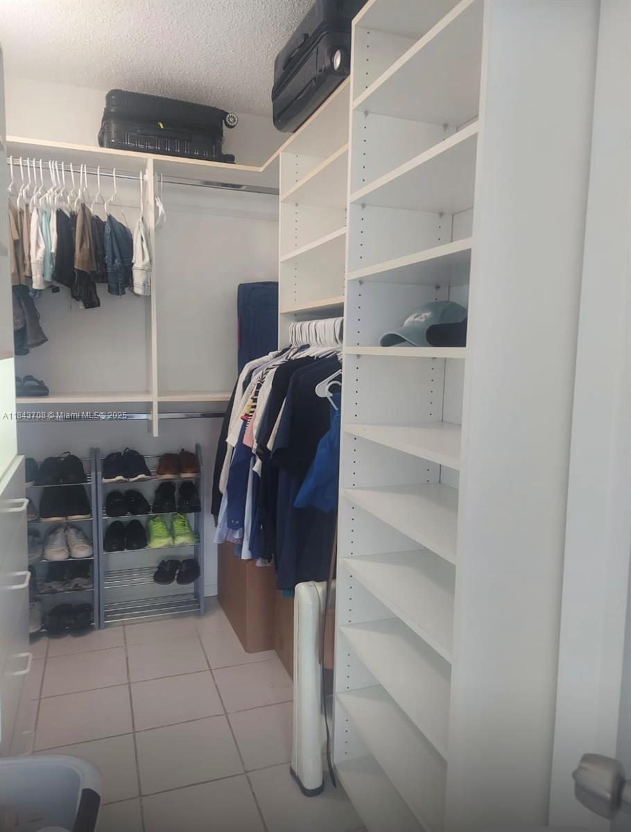 See details 209 1 / 2 775 sq. ft. $ 2025-07-20 0 Photo