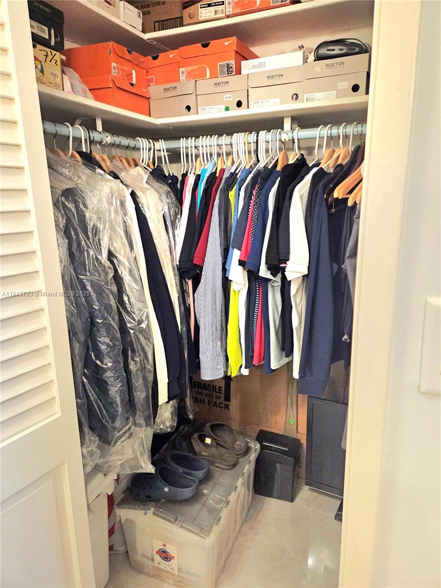 Ver detalles 716 2 / 2 1132 sq. ft. $ 2025-07-24 0 foto