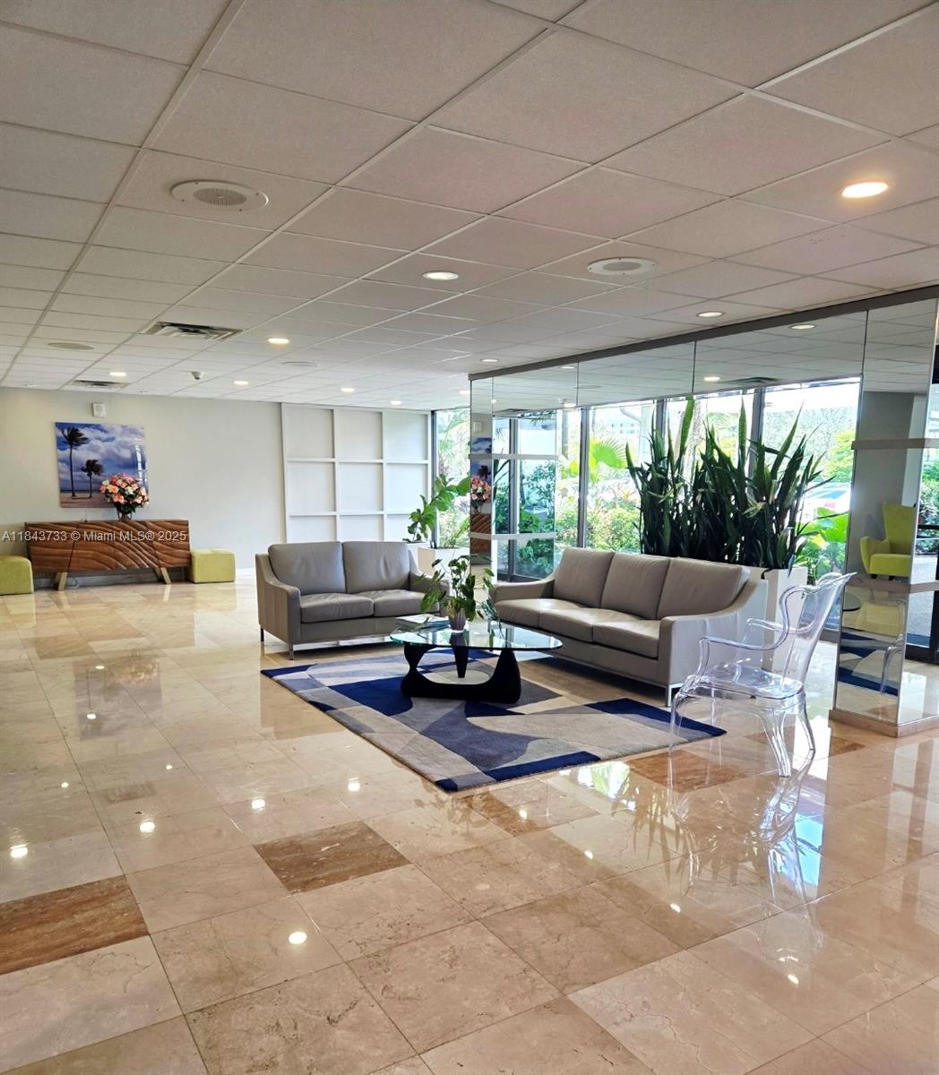 Ver detalles 716 2 / 2 1132 sq. ft. $ 2025-07-24 0 foto