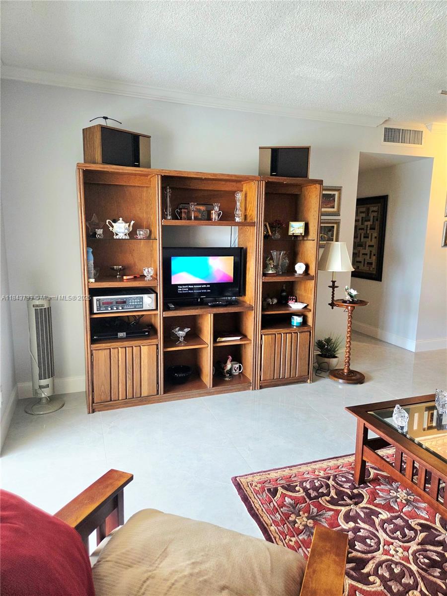 Ver detalles 716 2 / 2 1132 sq. ft. $ 2025-07-24 0 foto