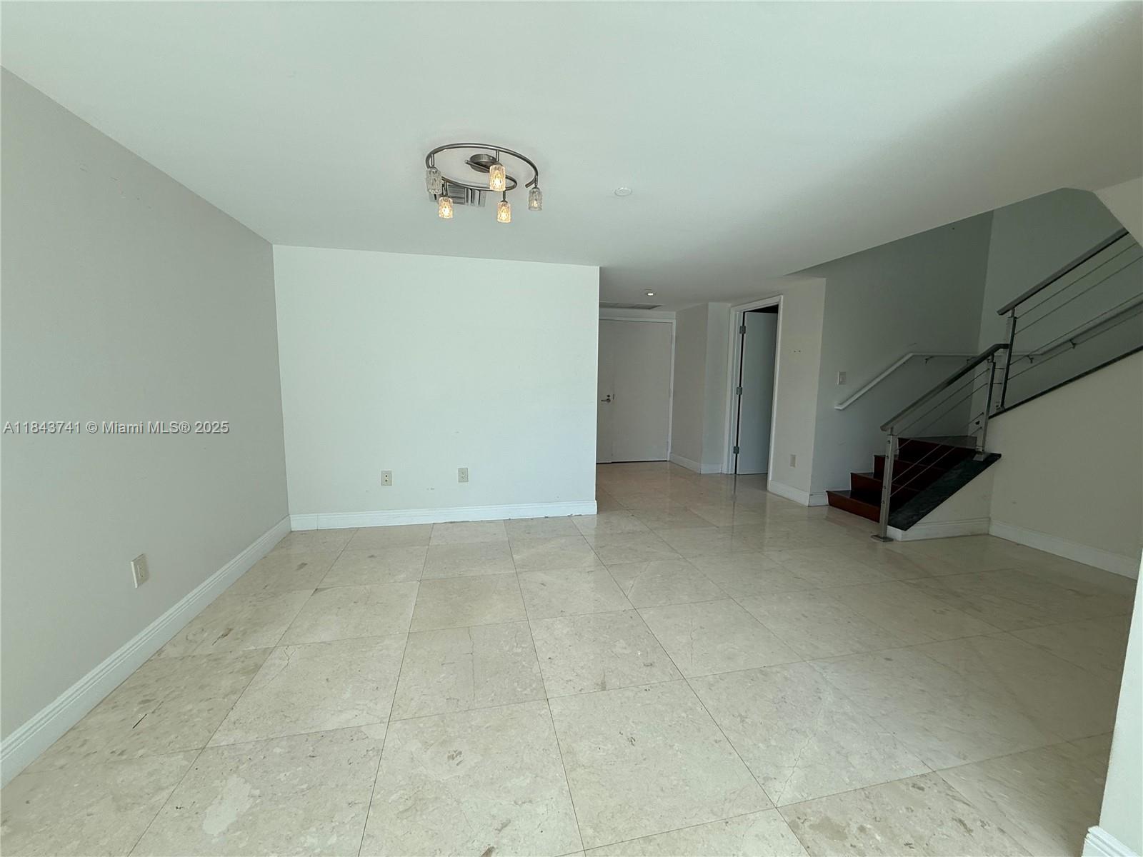 Photo of 3131 188th St  #1-304, Aventura, Florida, 33180 - Foyer entrance