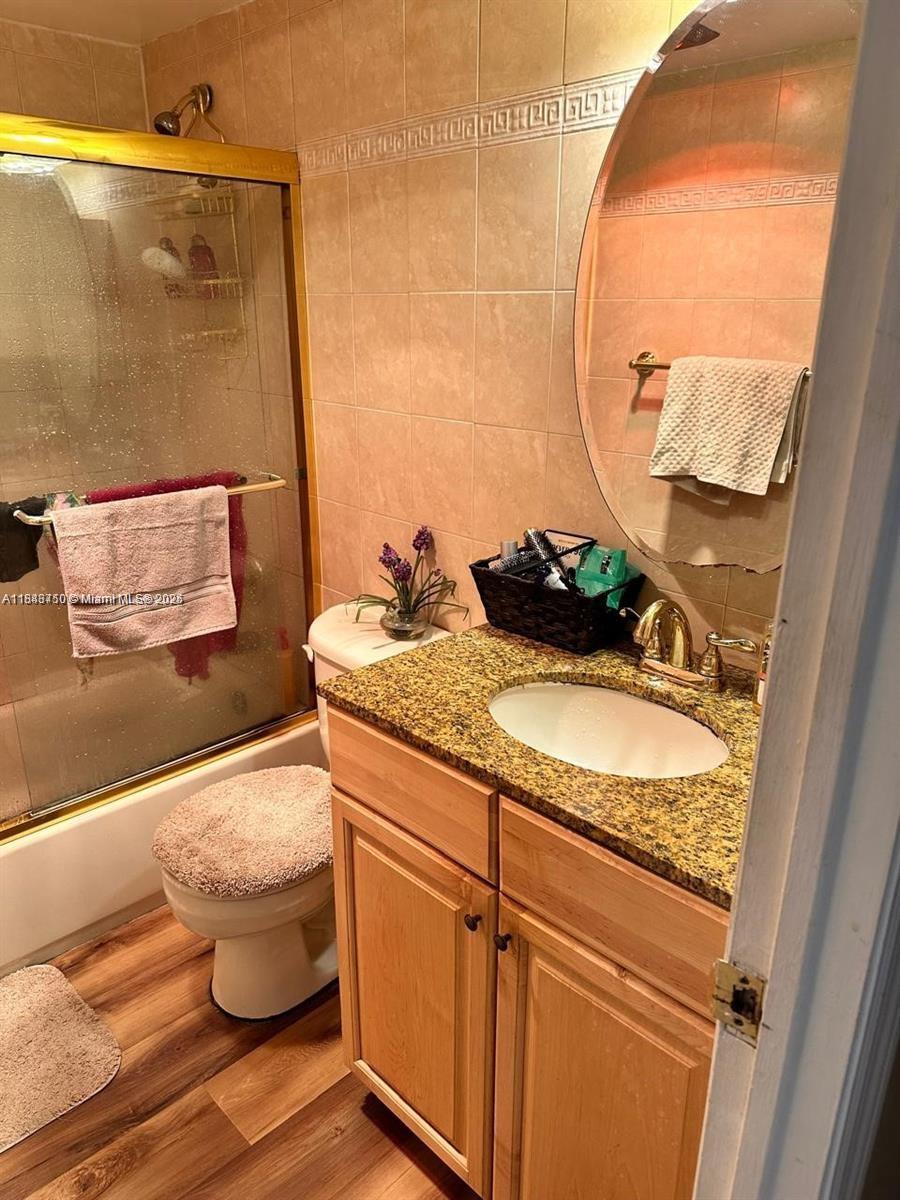 See details MN 1 / 2 870 sq. ft. $ 2025-07-20 0 Photo