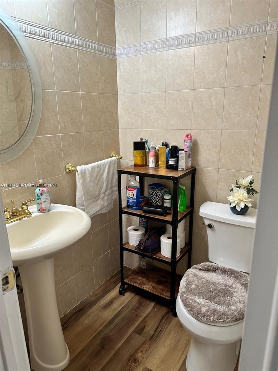 See details MN 1 / 2 870 sq. ft. $ 2025-07-20 0 Photo