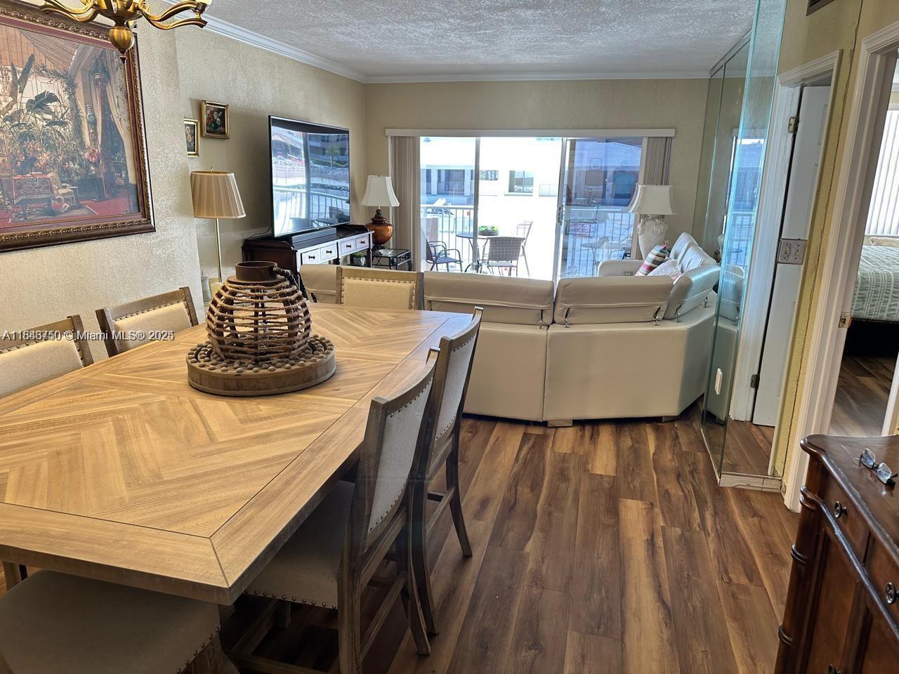 See details MN 1 / 2 870 sq. ft. $ 2025-07-20 0 Photo