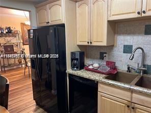 See details MN 1 / 2 870 sq. ft. $ 2025-07-20 0 Photo