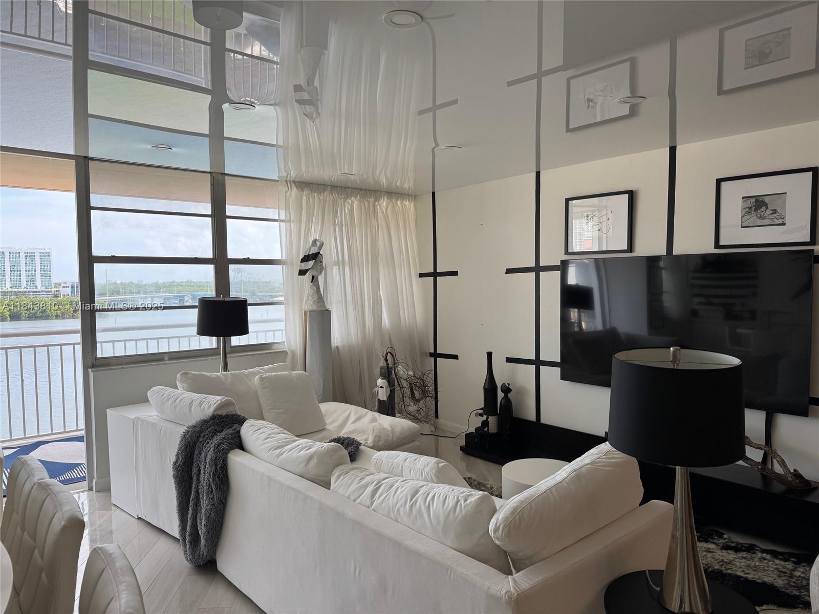 See details 918 2 / 2 1275 sq. ft. $ 2025-07-31 0 Photo
