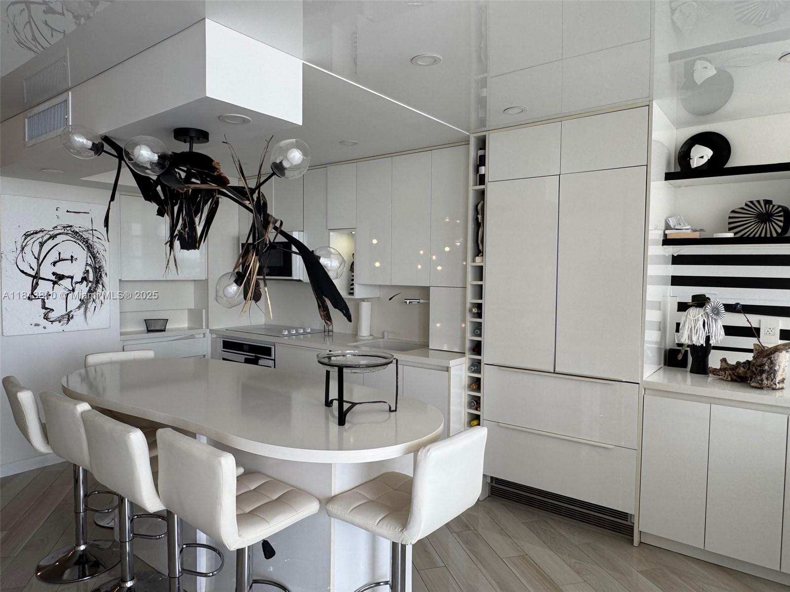 See details 918 2 / 2 1275 sq. ft. $ 2025-07-31 0 Photo