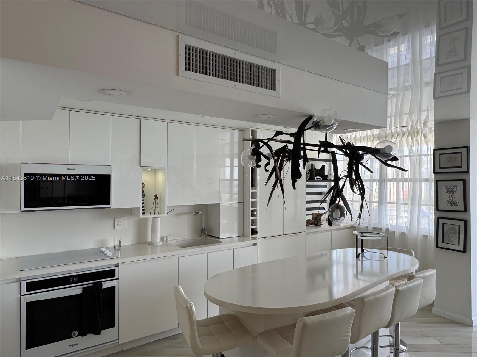 See details 918 2 / 2 1275 sq. ft. $ 2025-07-31 0 Photo