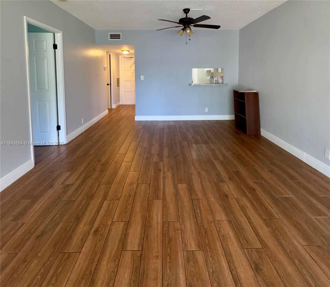 See details 208 1 / 1 672 sq. ft. $ 2025-07-21 0 Photo
