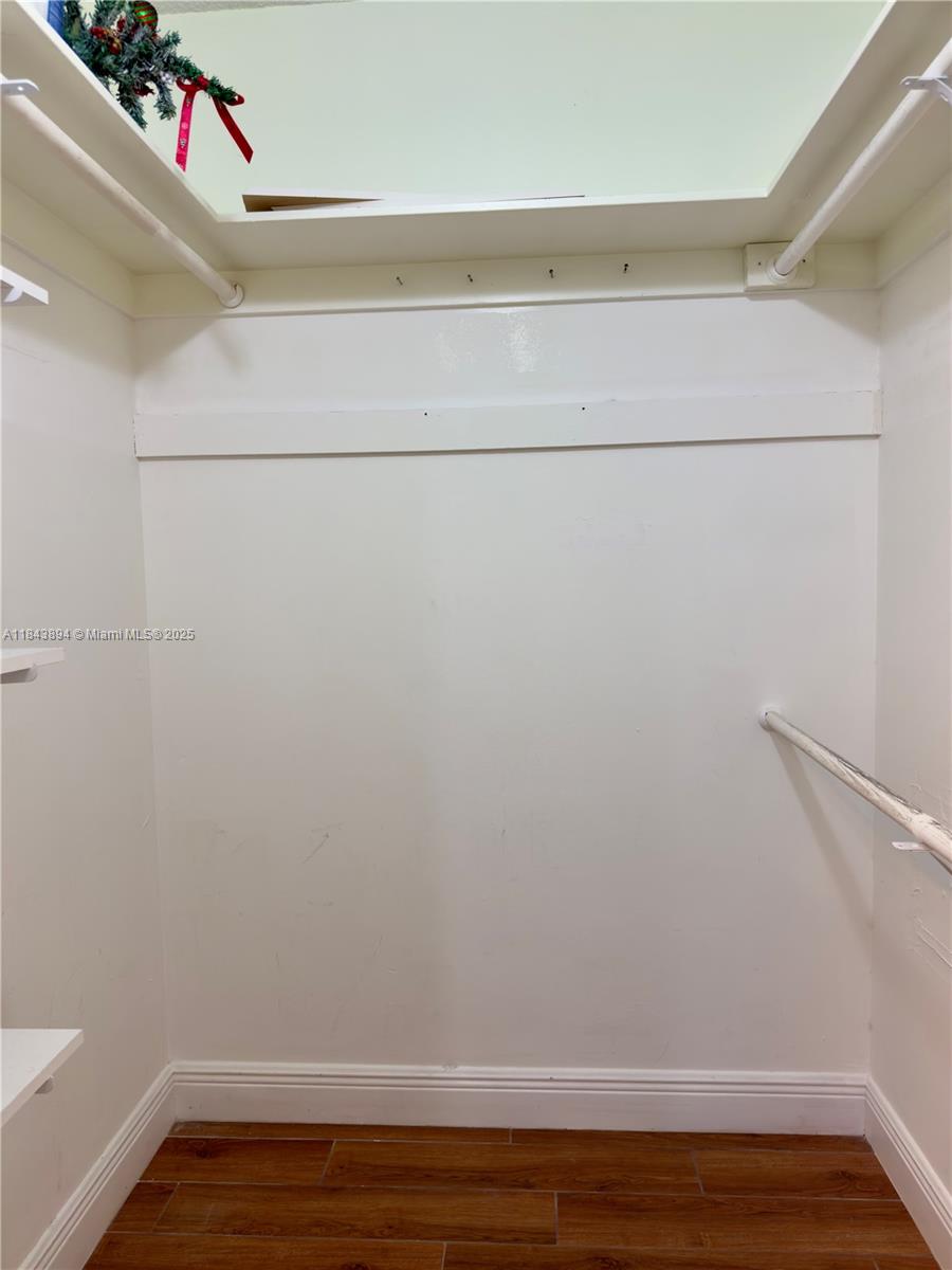 See details 208 1 / 1 672 sq. ft. $ 2025-07-21 0 Photo