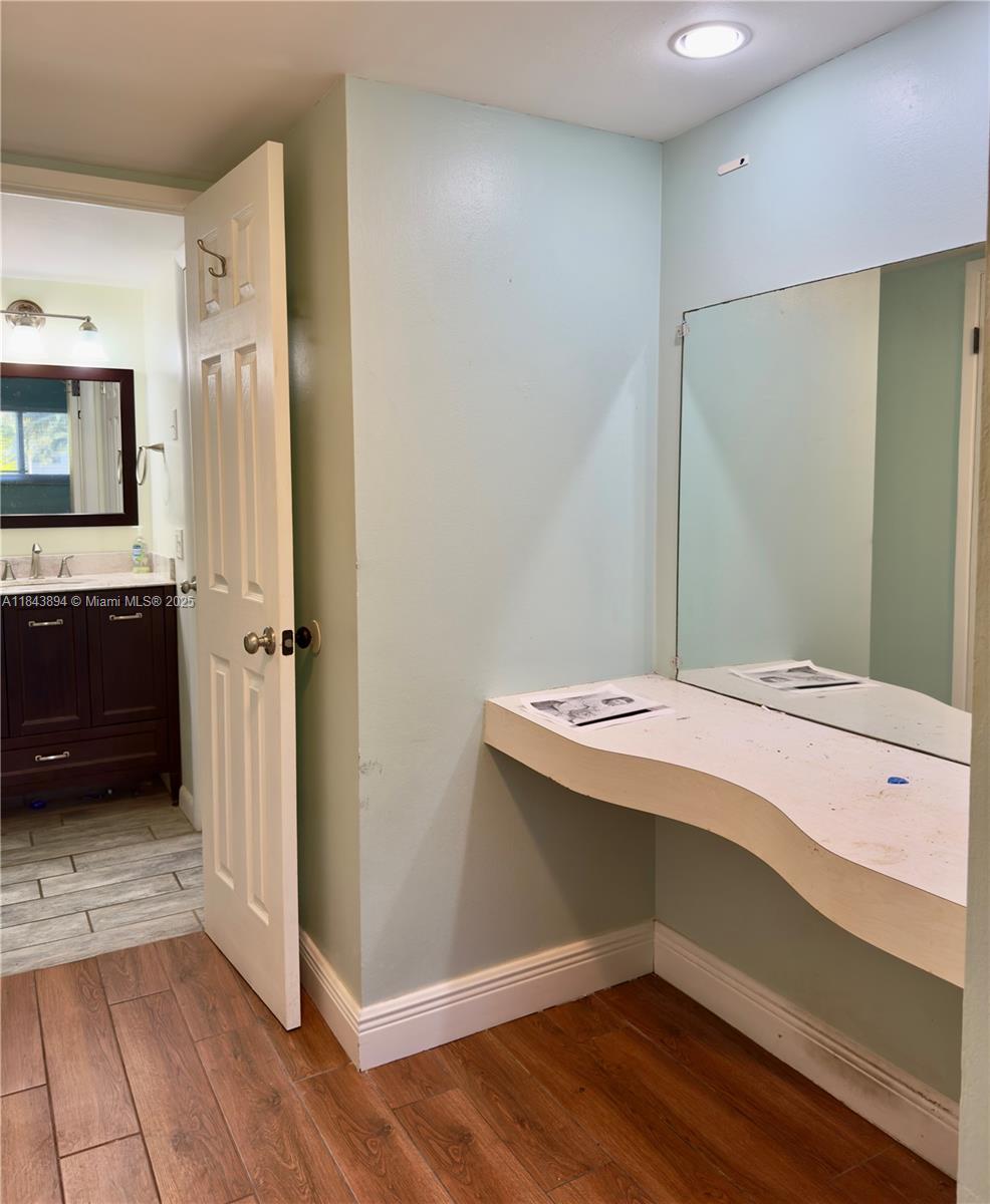 See details 208 1 / 1 672 sq. ft. $ 2025-07-21 0 Photo