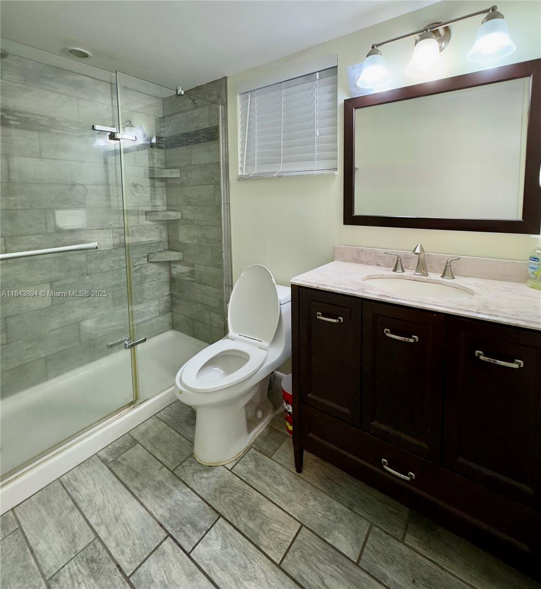 See details 208 1 / 1 672 sq. ft. $ 2025-07-21 0 Photo