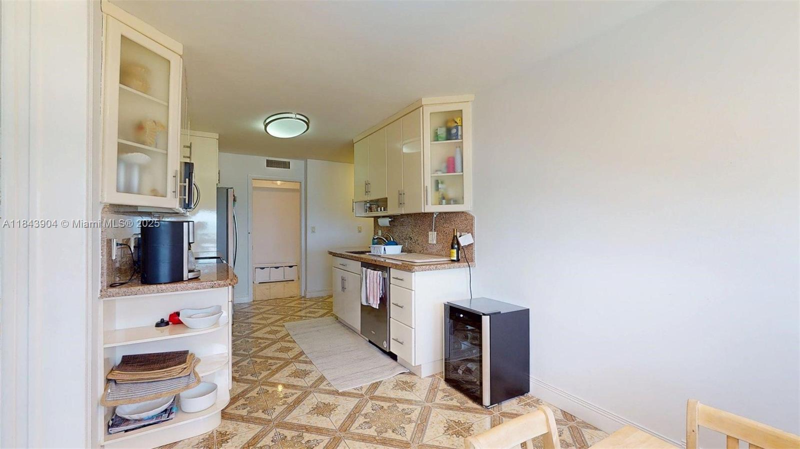 Photo of 1912 Ocean Dr  #9A, Hallandale Beach, Florida, 33009 - 