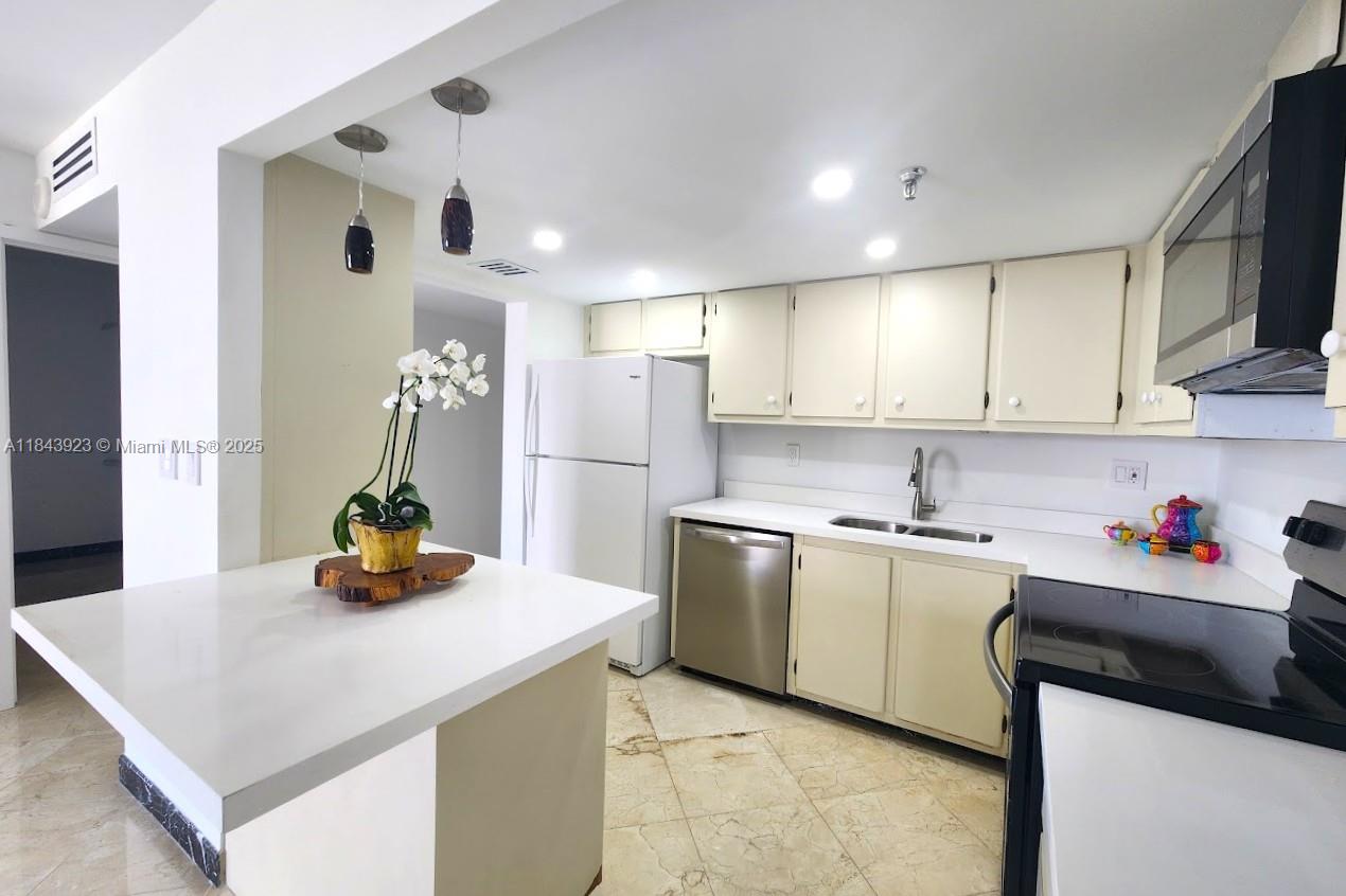 See details 1515 0 / 1 732 sq. ft. $ 2025-07-29 0 Photo
