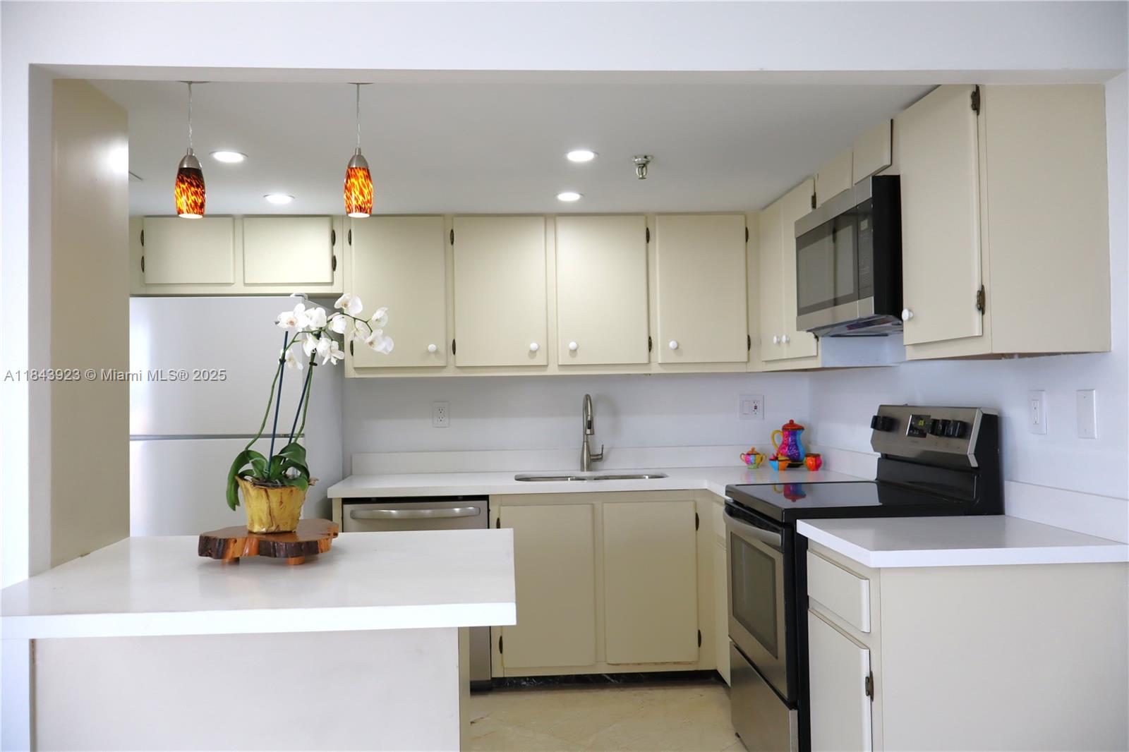 See details 1515 0 / 1 732 sq. ft. $ 2025-07-29 0 Photo