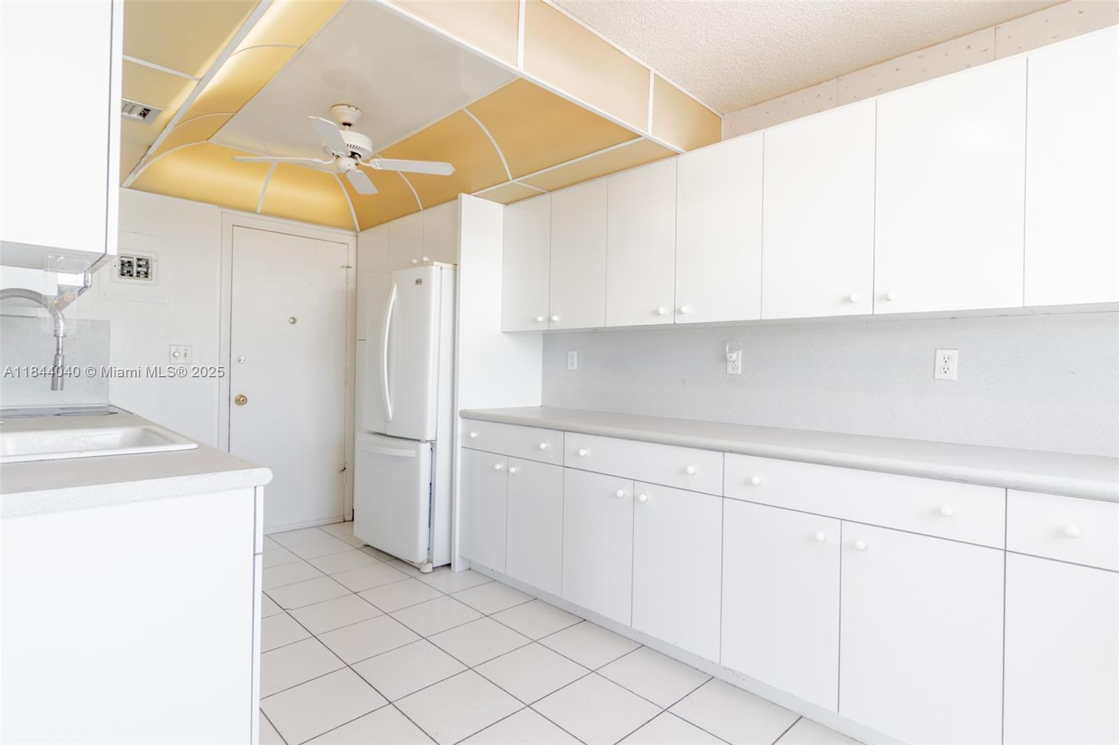Photo of 3161 Ocean Dr  #401, Hallandale Beach, Florida, 33009 - 