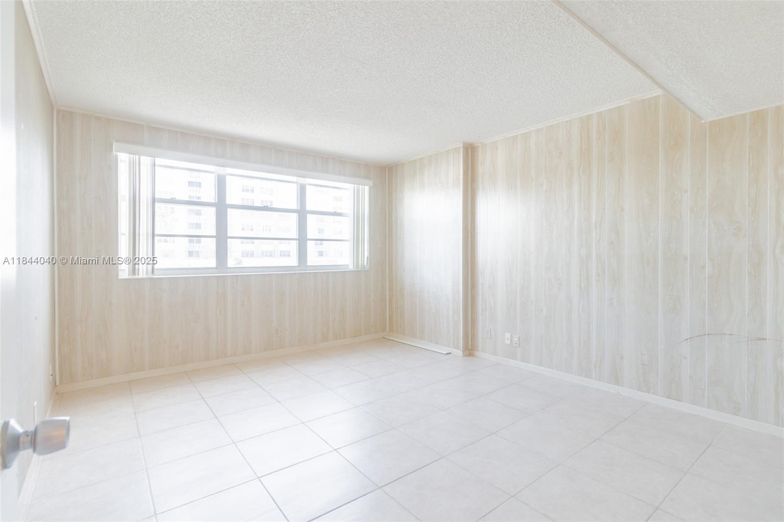 Photo of 3161 Ocean Dr  #401, Hallandale Beach, Florida, 33009 - 