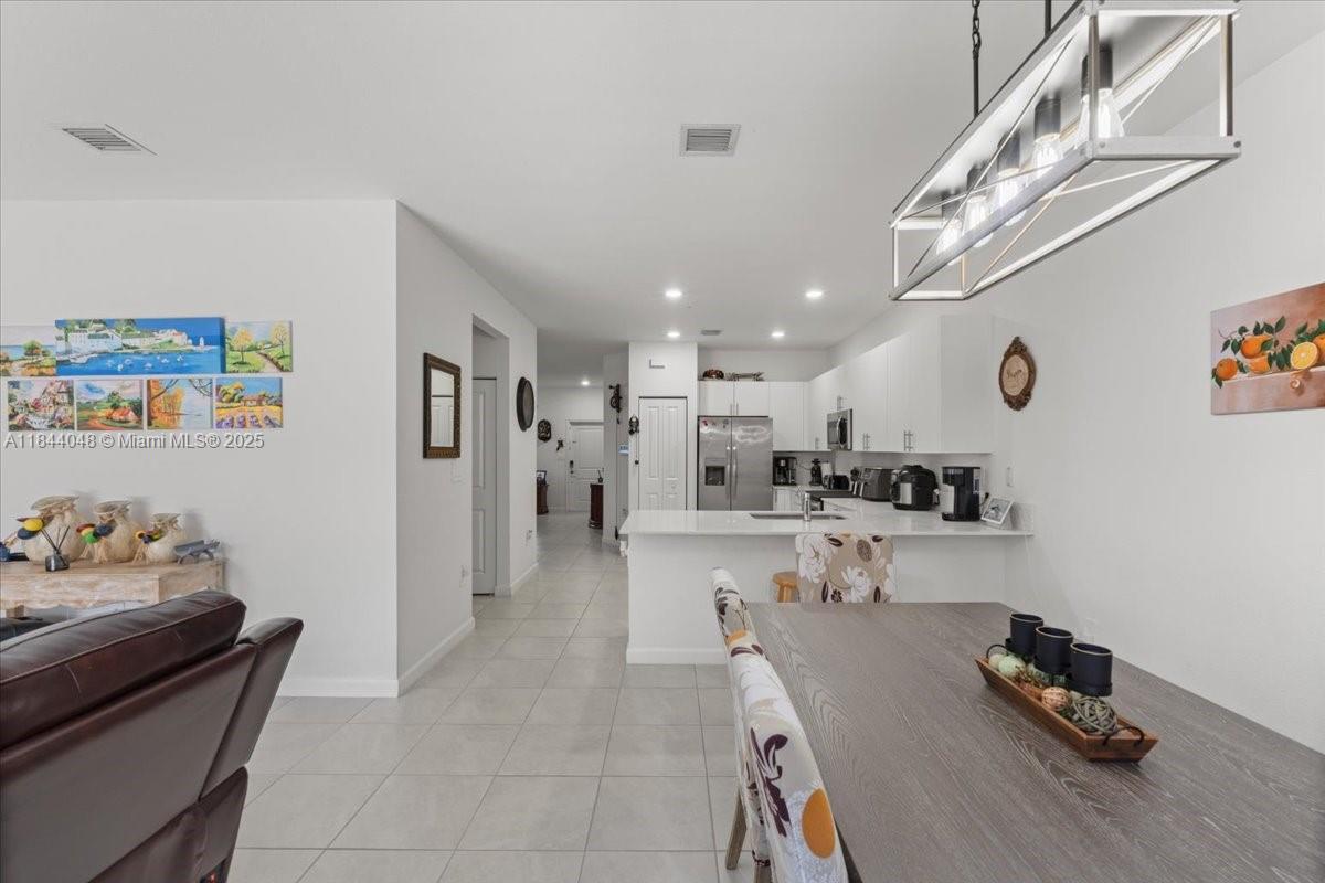 24717 4 / 3 1820 sq. ft. $ 2026-09-28 0 foto