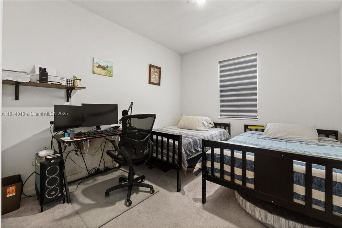 24717 4 / 3 1820 sq. ft. $ 2026-09-28 0 foto