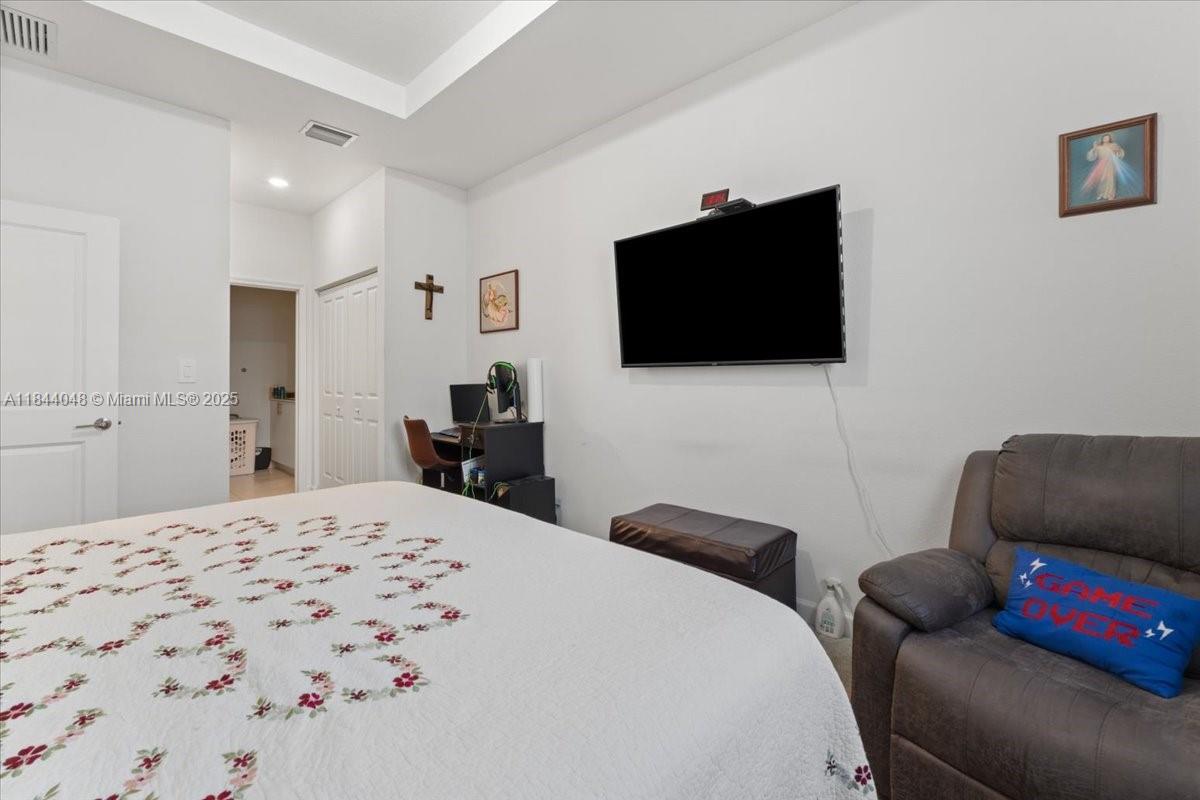 24717 4 / 3 1820 sq. ft. $ 2026-09-28 0 foto