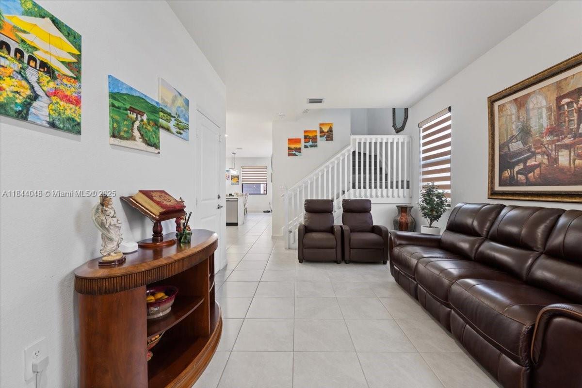 24717 4 / 3 1820 sq. ft. $ 2026-09-28 0 foto