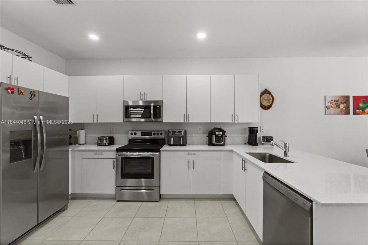 24717 4 / 3 1820 sq. ft. $ 2026-09-28 0 foto